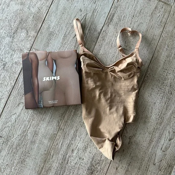 NWT SKIMS Seamless Sculpt Thong Bodysuit